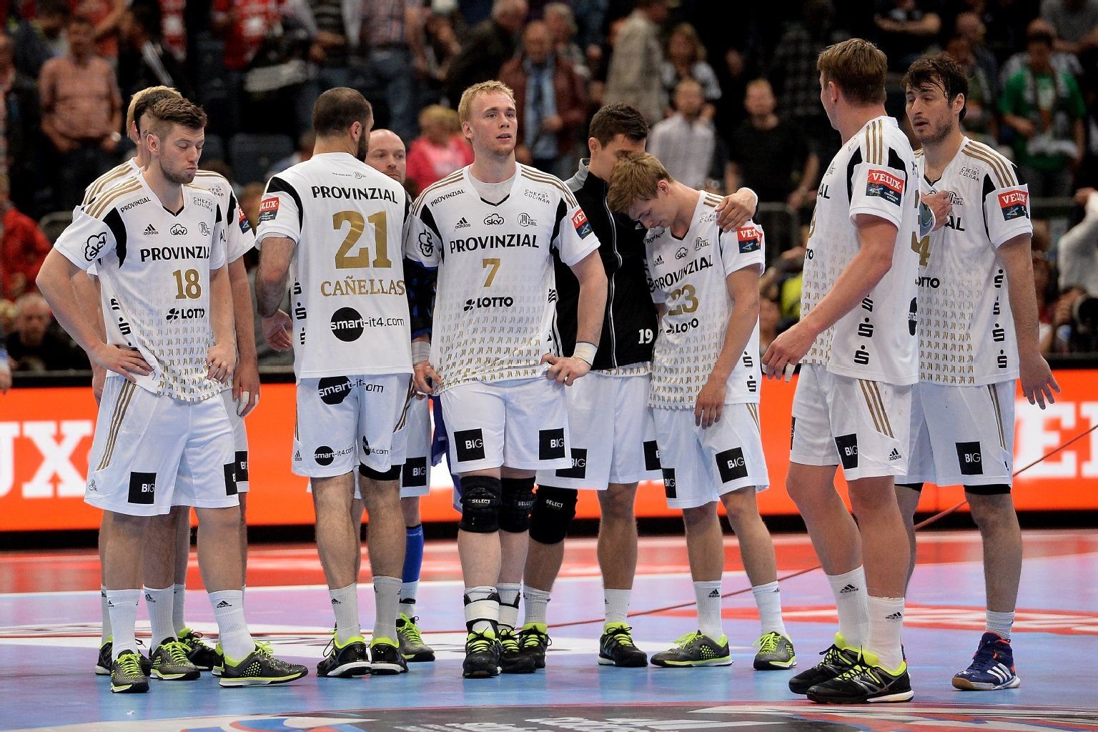 Finale verpasst: Die Spieler des THW Kiel sind sichtlich enttäuscht.