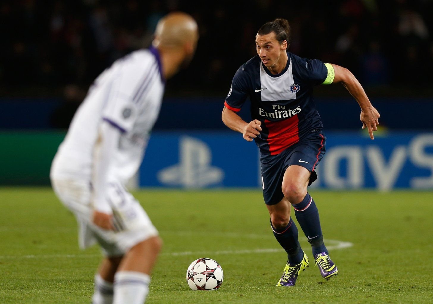 Zlatan Ibrahimovic (r.)