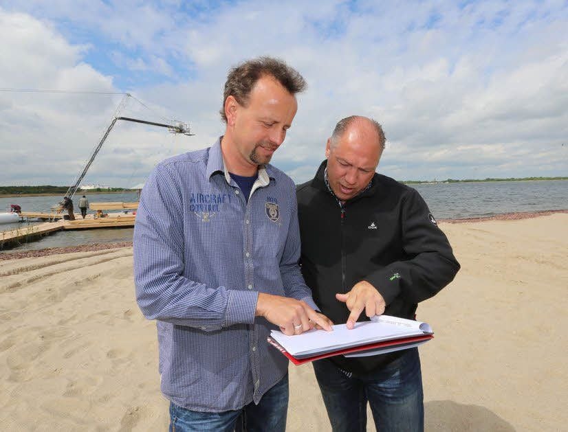 Lars Schindler (li.) und Ingo Jung besprechen letzte Details.