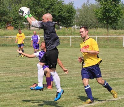 Für Stolbergs Keeper Schräpler und sein Team ist vorerst Feierabend.