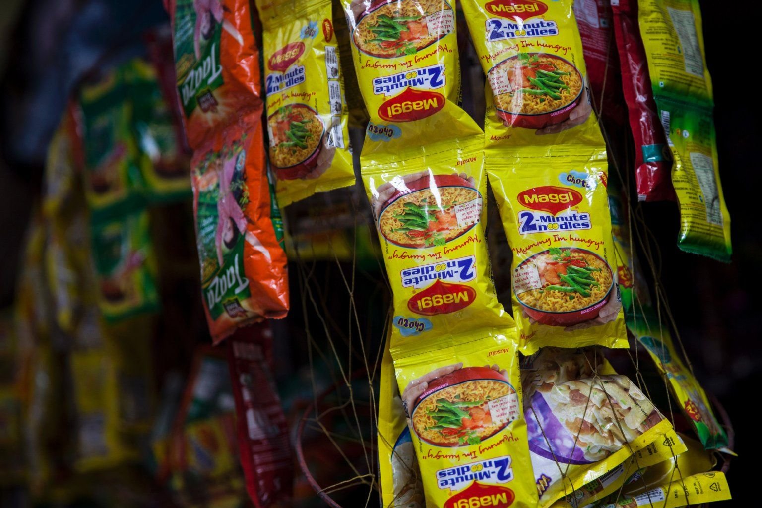 Essen für rund 20 Cent - in Indien gibt es Instant-Nudeln an jeder Ecke