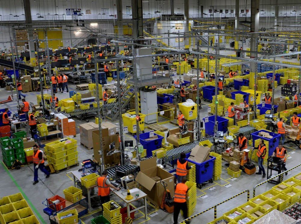Bis zu 500.000 Sendungen verlassen täglich in der Vorweihnachtszeit das Leipziger Versandzentrum.