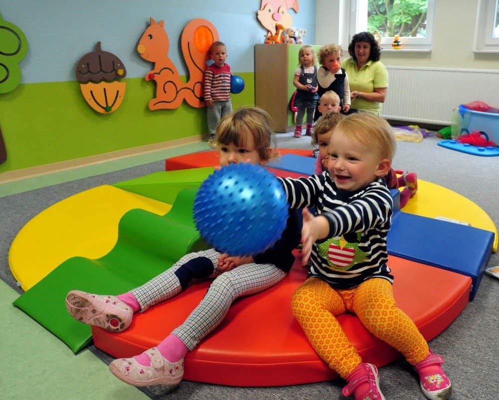 Sehr bunt ist die Kita „Bambi“ in Boßdorf geworden. Die Kinder brachten dabei ihre Farb-Ideen mit ein.