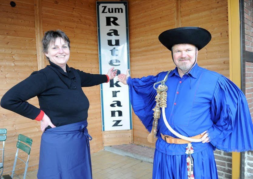 July und Istvan Gal heißen ihre Gäste willkommen.