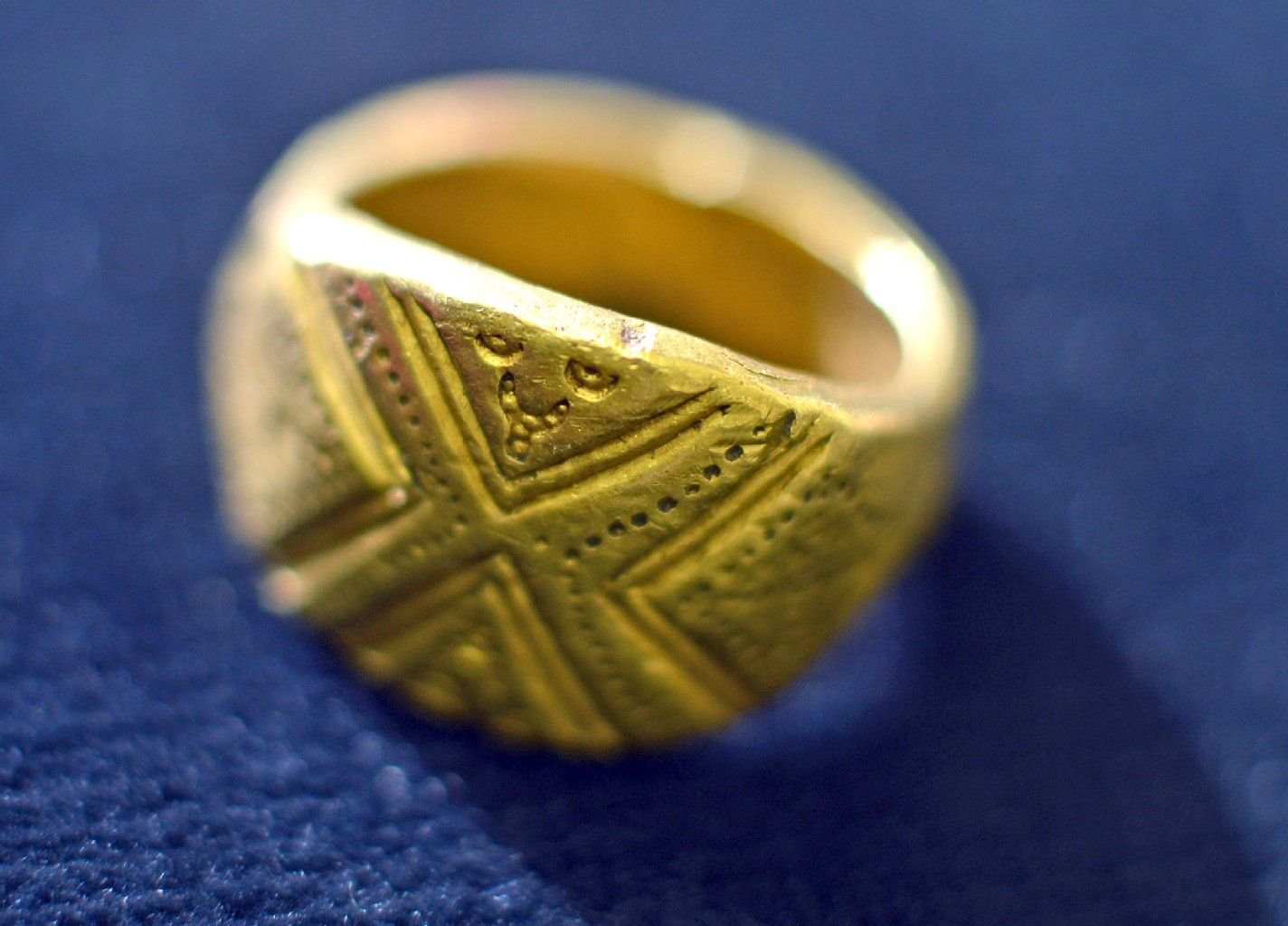 Ein 1700 Jahre alter Goldring liegt im Depot des Landesmuseums für Vorgeschichte in Halle.