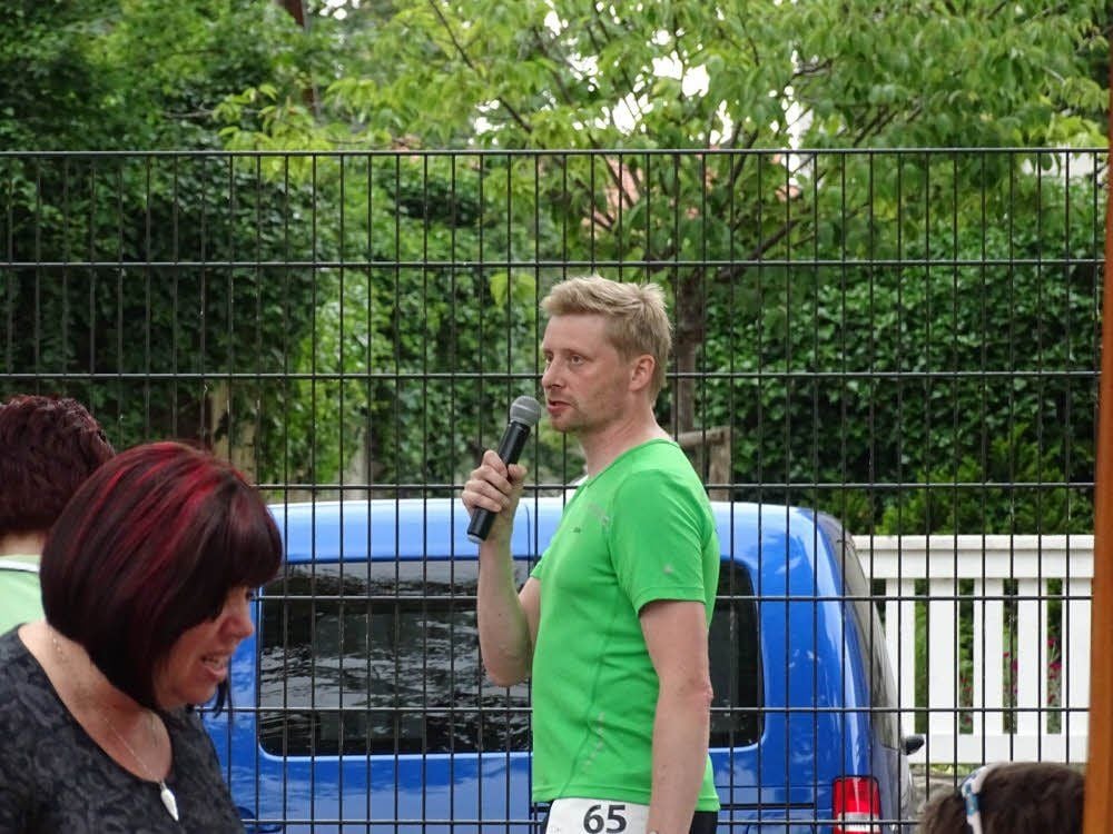 Organisator, Kommentator und auch Läufer: Adrian Einecke.