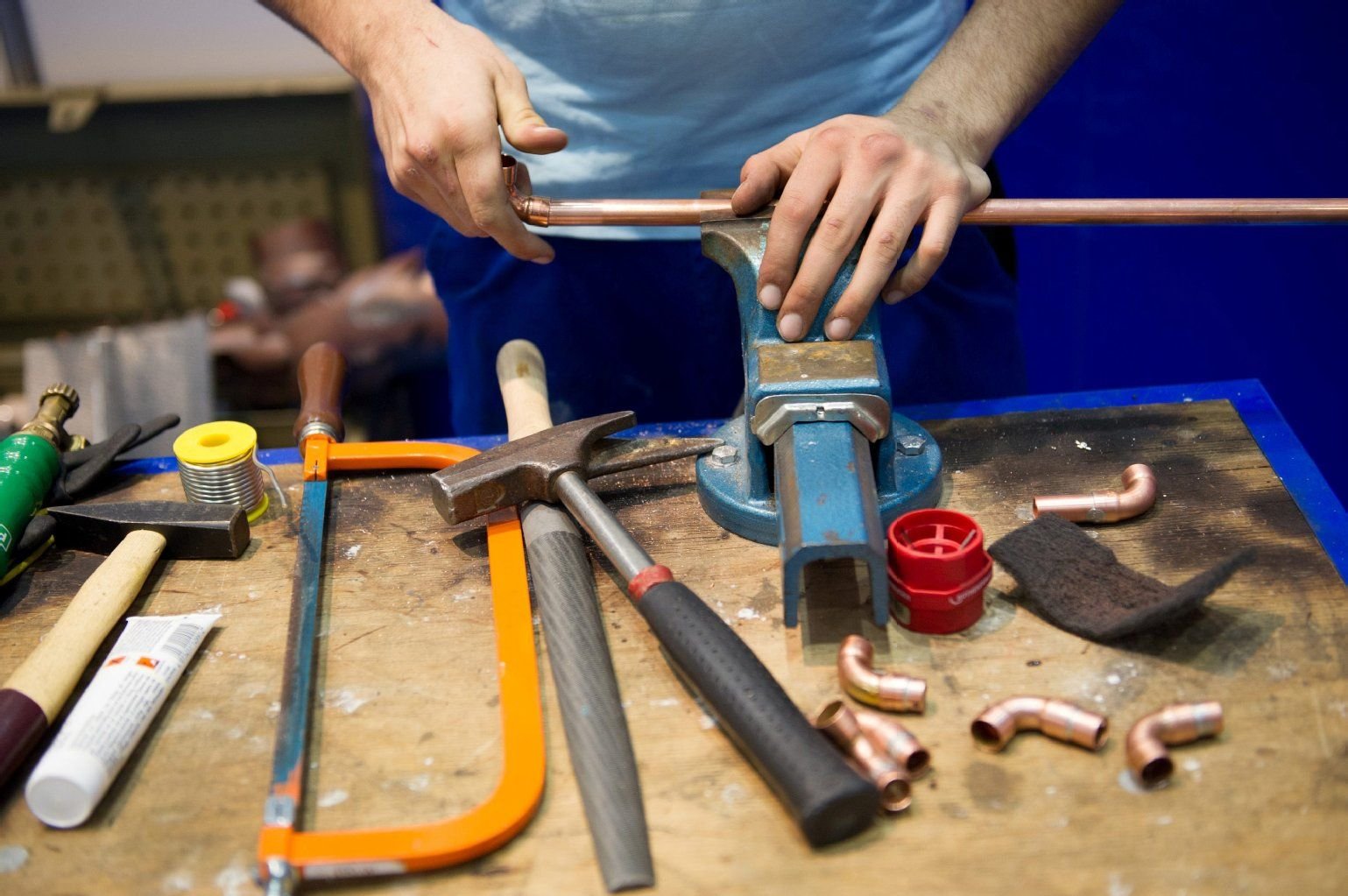 40 Prozent der Unternehmen in Deutschland haben derzeit Schwierigkeiten, für offene Positionen qualifizierte Mitarbeiter zu finden. Händeringend gesucht werden nach wie vor Facharbeiter aus handwerklichen Bereichen sowie Ingenieure.