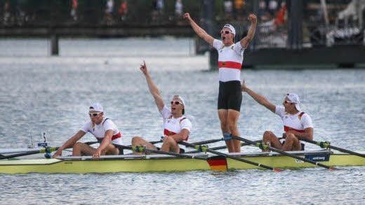 Georg Teichmann, Alex Sievers, Hannes Redenius und Max Appel (von links) unmittelbar nach ihrem Zieleinlauf bei der Weltmeisterschaft.