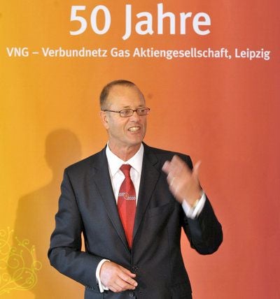 Der Vorstandsvorsitzende der Verbundnetz Gas AG (VNG) Klaus-Ewald Holst spricht bei einem Festakt zum 50-jährigen Bestehen des Unternehmens im Leipziger Gewandhaus.