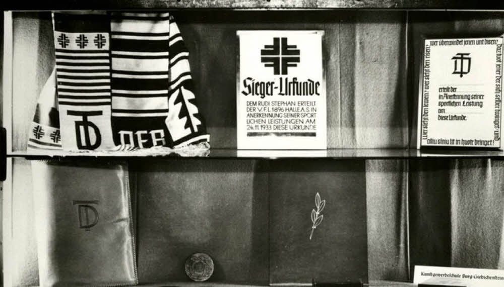 Produkte der Kunstgewerbeschule Halle 1933 auf der Grassi Messe
