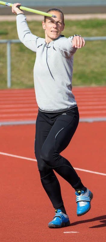 Jennifer Oeser beim Speerwurftraining. Die Allrounderin absolviert meist zwei Trainingseinheiten pro Tag.
