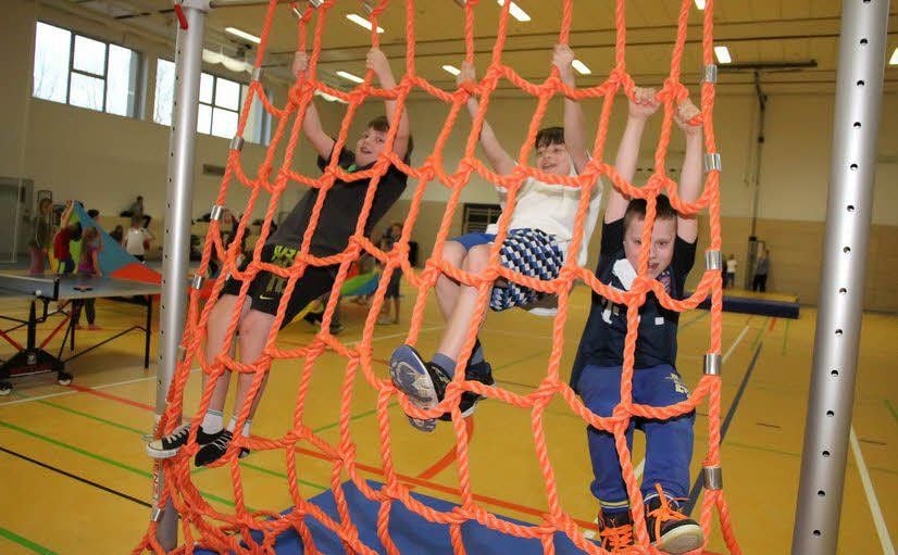 Die Sekundarschüler finden dort die besten Übungsbedingungen vor. Auch Sportvereine nutzen die Halle. Nur nicht im Sommer.