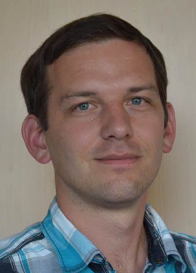Michael Ritter ist promovierter Erziehungswissenschaftler und Professor für Grundschuldidaktik/Deutsch.