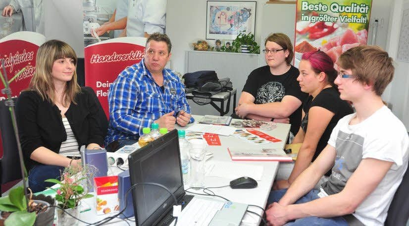 Bewerbungstraining bei der Ausbildungsmesse der Arbeitsagentur.