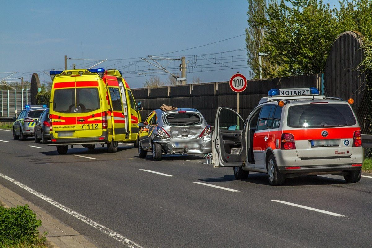 Die Unfallstelle auf der Bundesstraße 2 bei Pratau. Ein Mensch kam bei dem Unfall ums Leben.