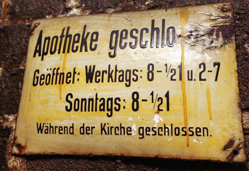 Solche Regeln galten früher: Während der Kirchenzeit zu.