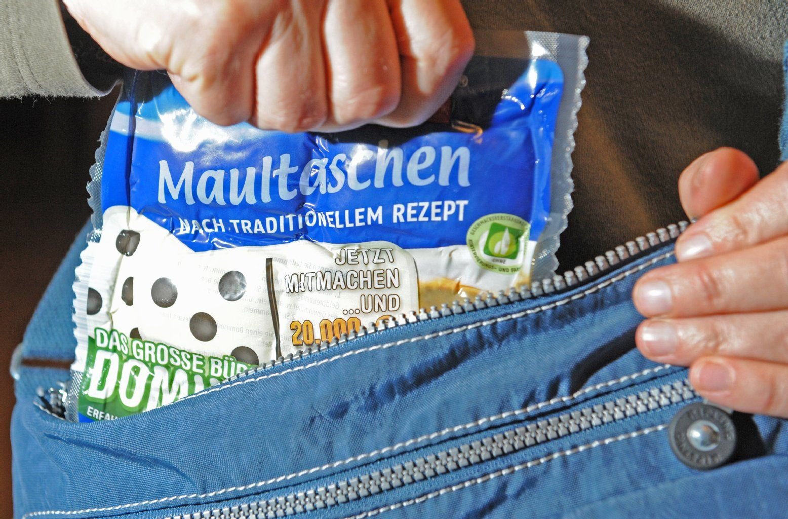 Was Kunden in ihrer Tasche haben, geht den Kaufhausdetektiv erst einmal nichts an.