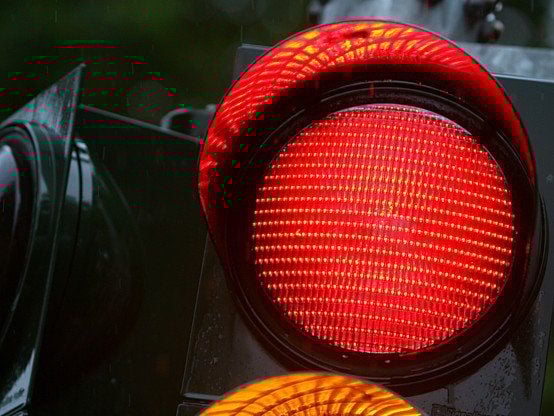 In Dresden gibt es eine Ampel, die kennt nur eine Farbe.