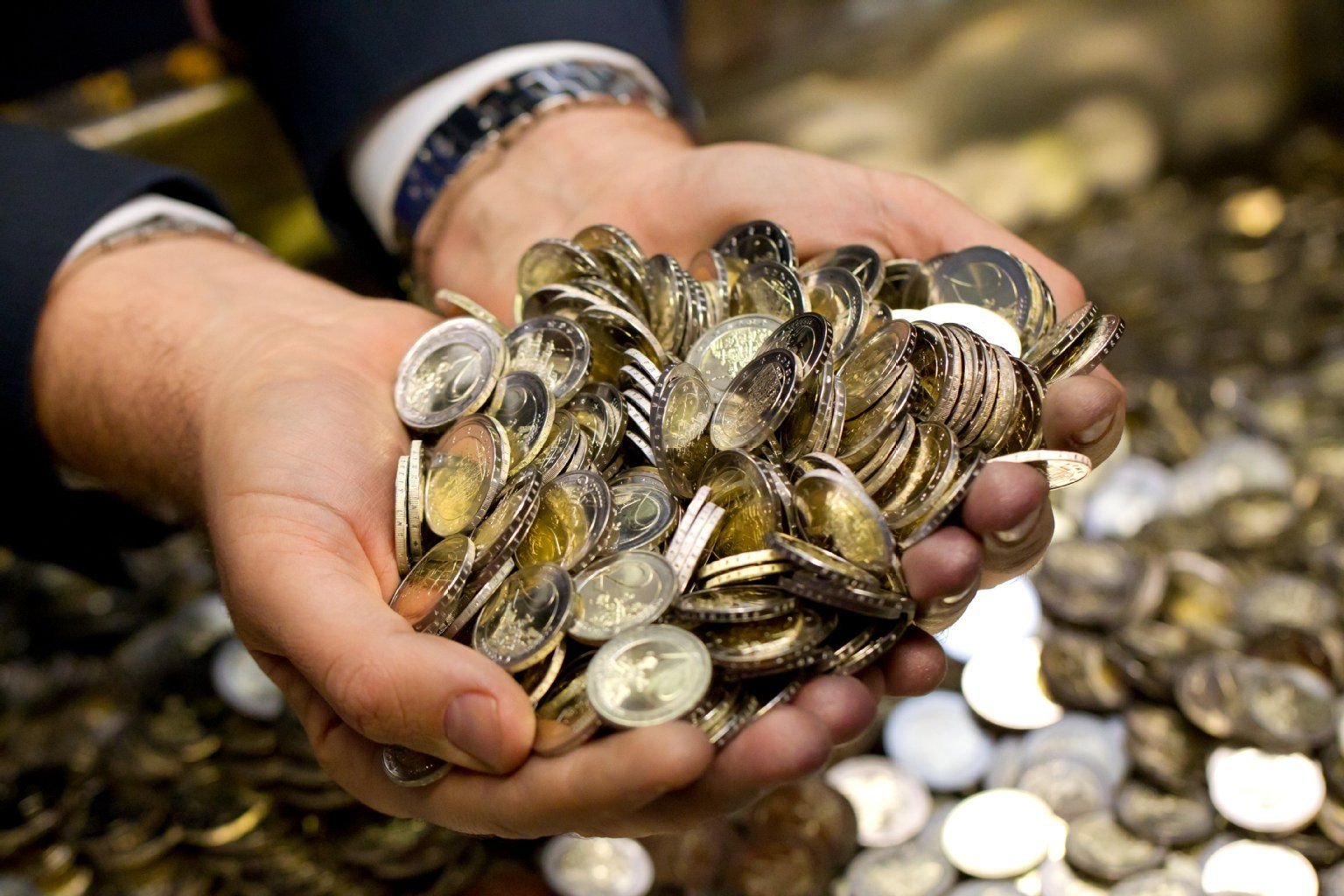 (Die Europäische Zentralbank feuert mehrere frisches Geld in die Finanzmärkte. (Symbolbild)