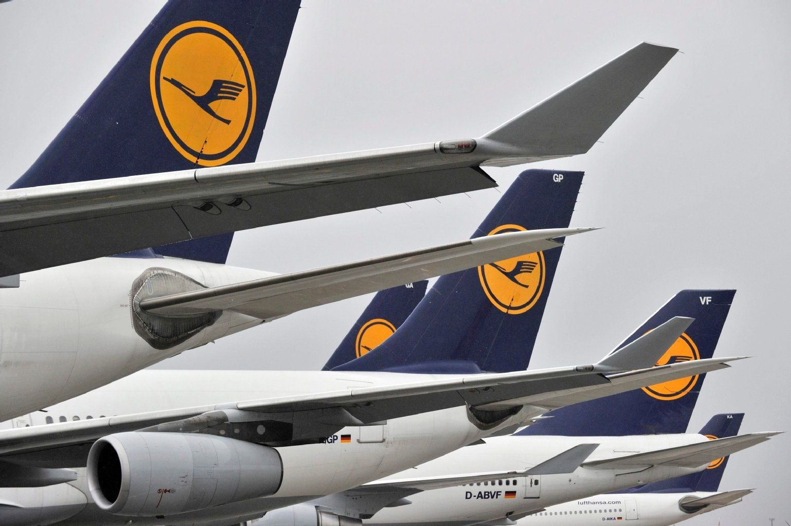 Passagiermaschinen der Lufthansa auf dem Flughafen in Frankfurt am Main.