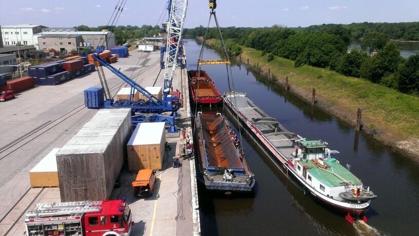 Eine Schute, ein Schiff ohne eigenen Motorantrieb, konnte vor dem Untergang bewahrt werden.