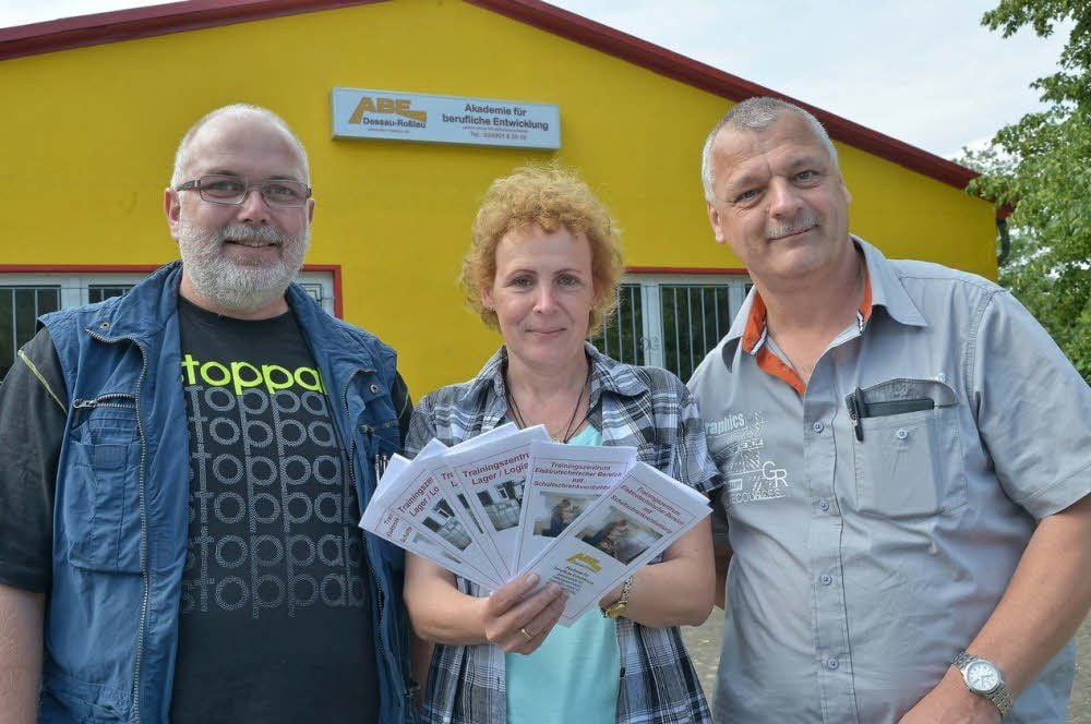 Detlef Möbus, Ausbildungsleiter Elektrotechnik, Monika Gehrbrandt und Detlef Noth, Ausbildungsleiter Lager, haben als Gesellschafter und Geschäftsführer die Akademie für berufliche Entwicklung gegründet.