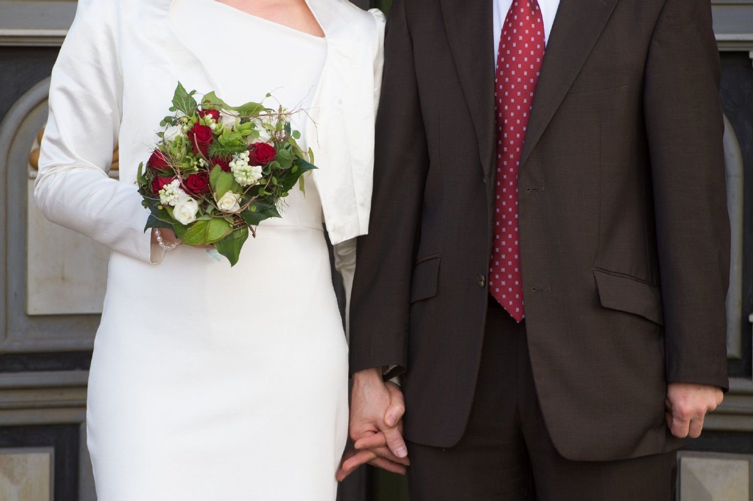 Aus Wut über die Hochzeit seines Sohnes hat ein Mann in Serbien sechs Hochzeitsgäste erschossen. (Symbolbild)