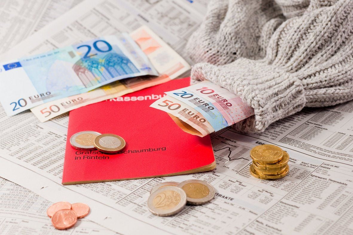 Trotz sinkender Einlagensicherungen müssen sich Kleinanleger vorerst nicht sorgen und brauchen ihr Erspartes nicht in den Strumpf zu stopfen.