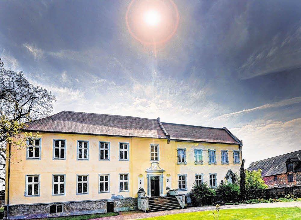 Das Gutshaus mit rekonstruierter Fassade