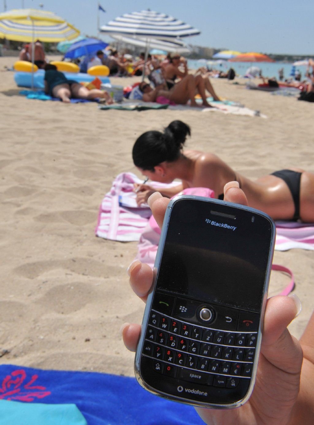 Absoluter Störfaktor für die Urlaubserholung: Das Handy am Strand.