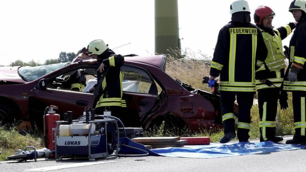 Schwerer Unfall bei Zeitz Schwerer Unfall bei Zeitz Beifahrerin