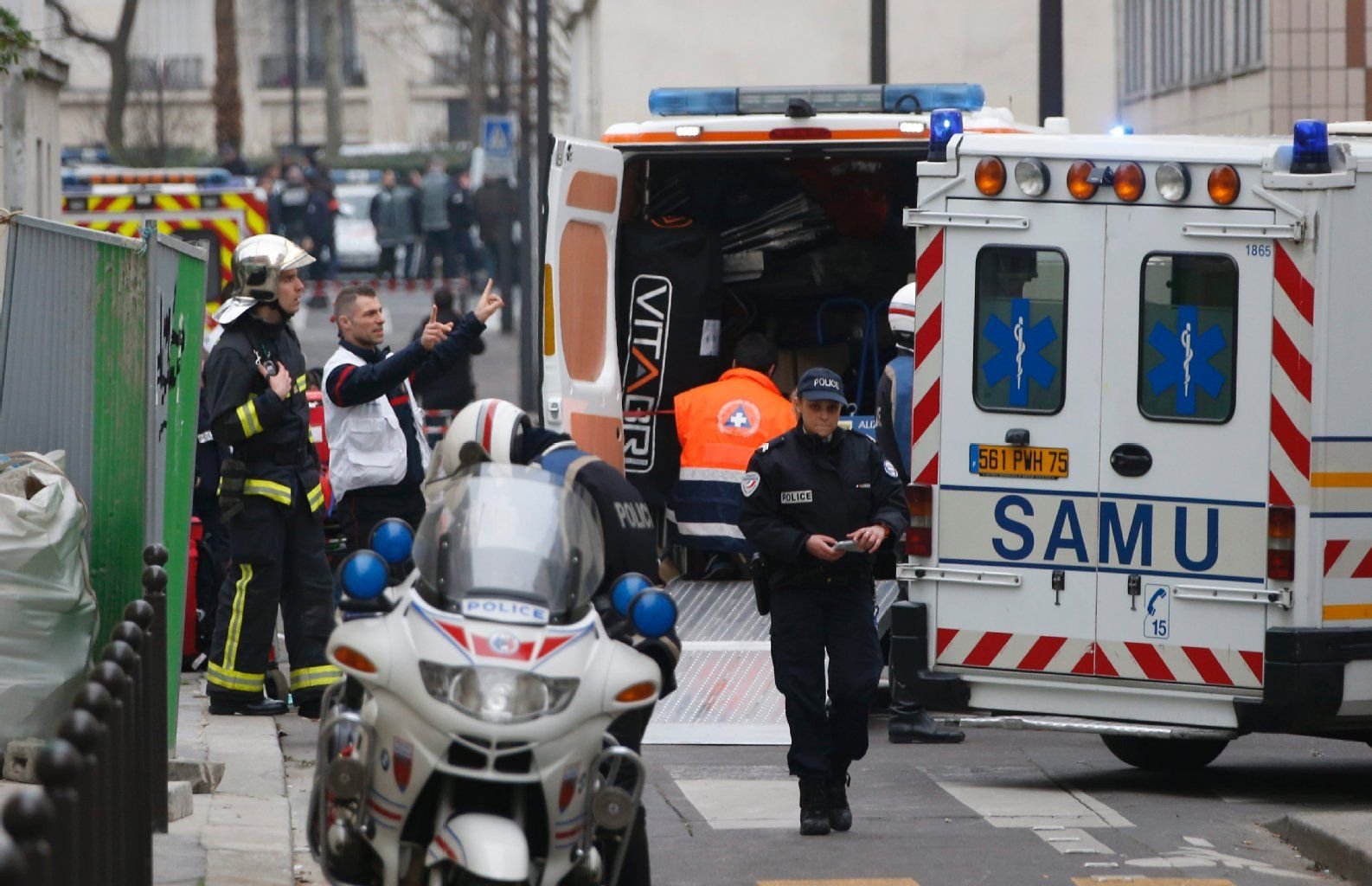 Bei einem Anschlag auf die französische Satire-Zeitung „Charlie Hebdo“ sind am Mittwoch in Paris mindestens zwölf Menschen ums Leben gekommen.