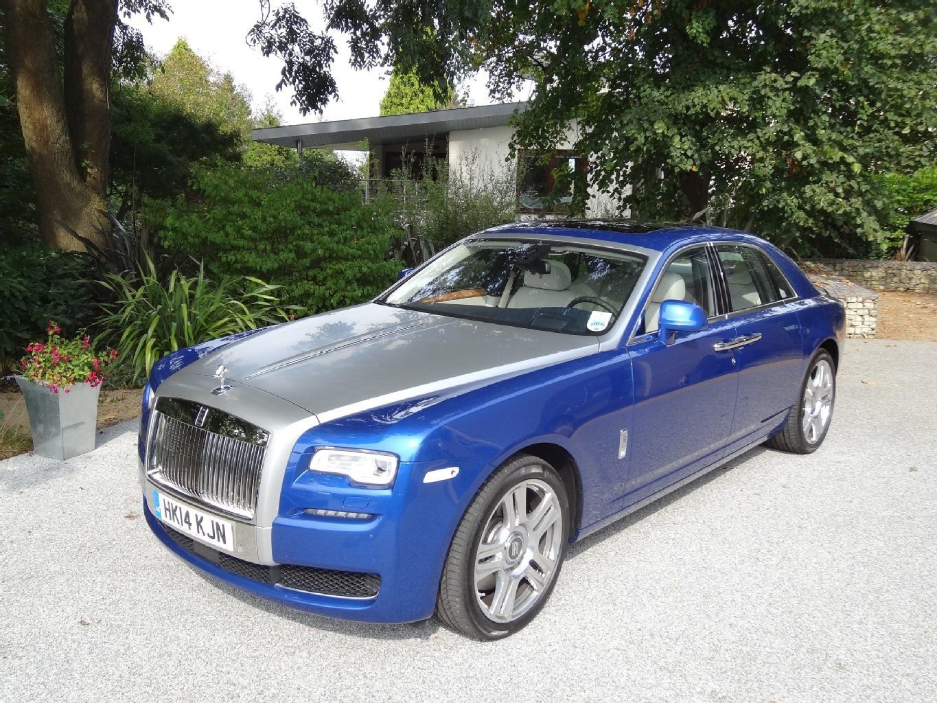 Der Ghost II: Rolls-Royce will keinen kurzfristigen Trends hinterlaufen. Daher wurden lediglich kleine Veränderungen am Design vorgenommen.