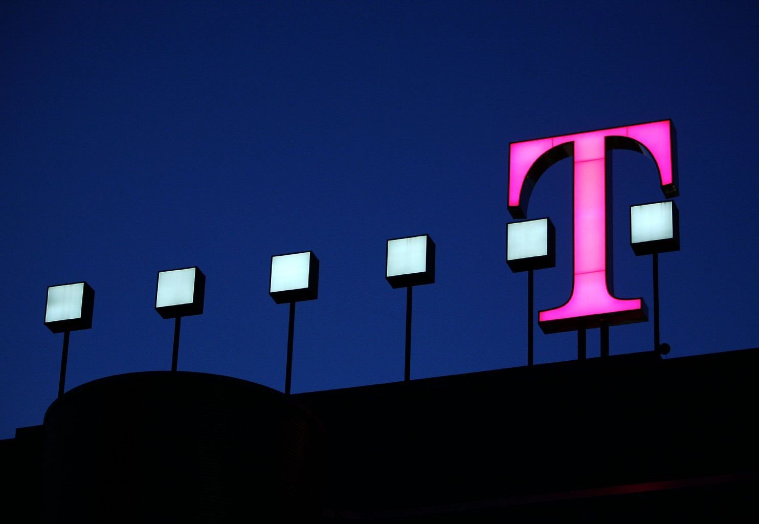 Das Logo auf der Zentrale der Deutschen Telekom in Bonn.