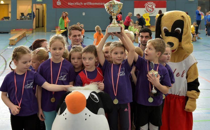 So sehen Sieger aus: Das das Kinderhaus Montessori gewann den Pokal.