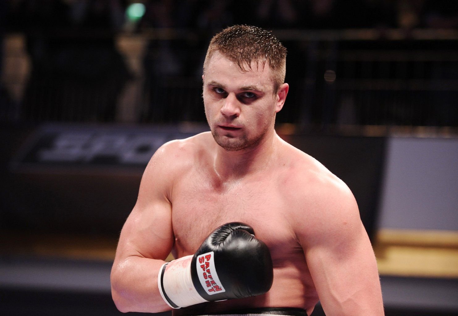 Der Profiboxer Denis Boizow liegt weiterhin auf der Intensivstation.