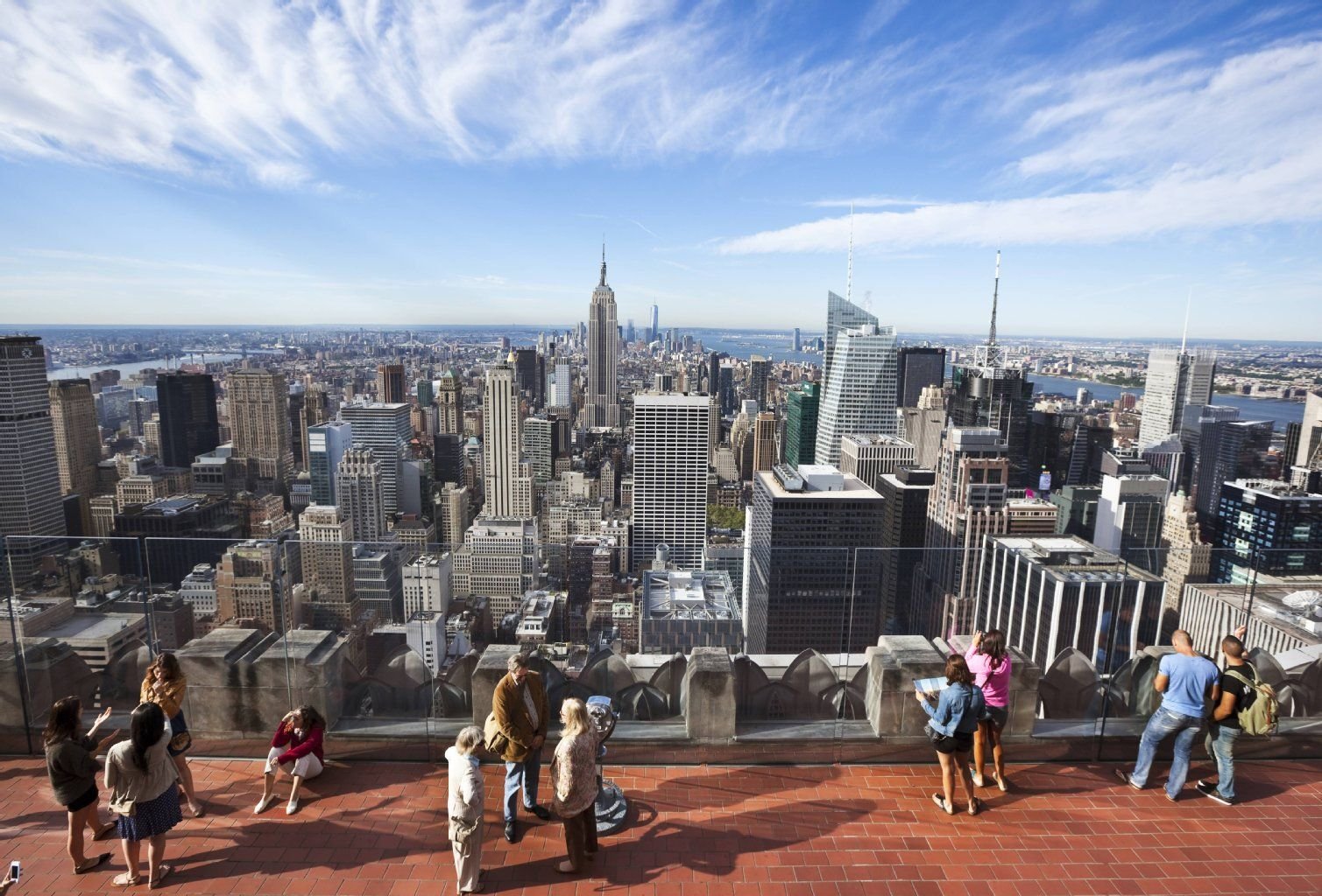 Blick auf den New Yorker Stadtteil Manhattan vom Rockefeller Center aus, USA.