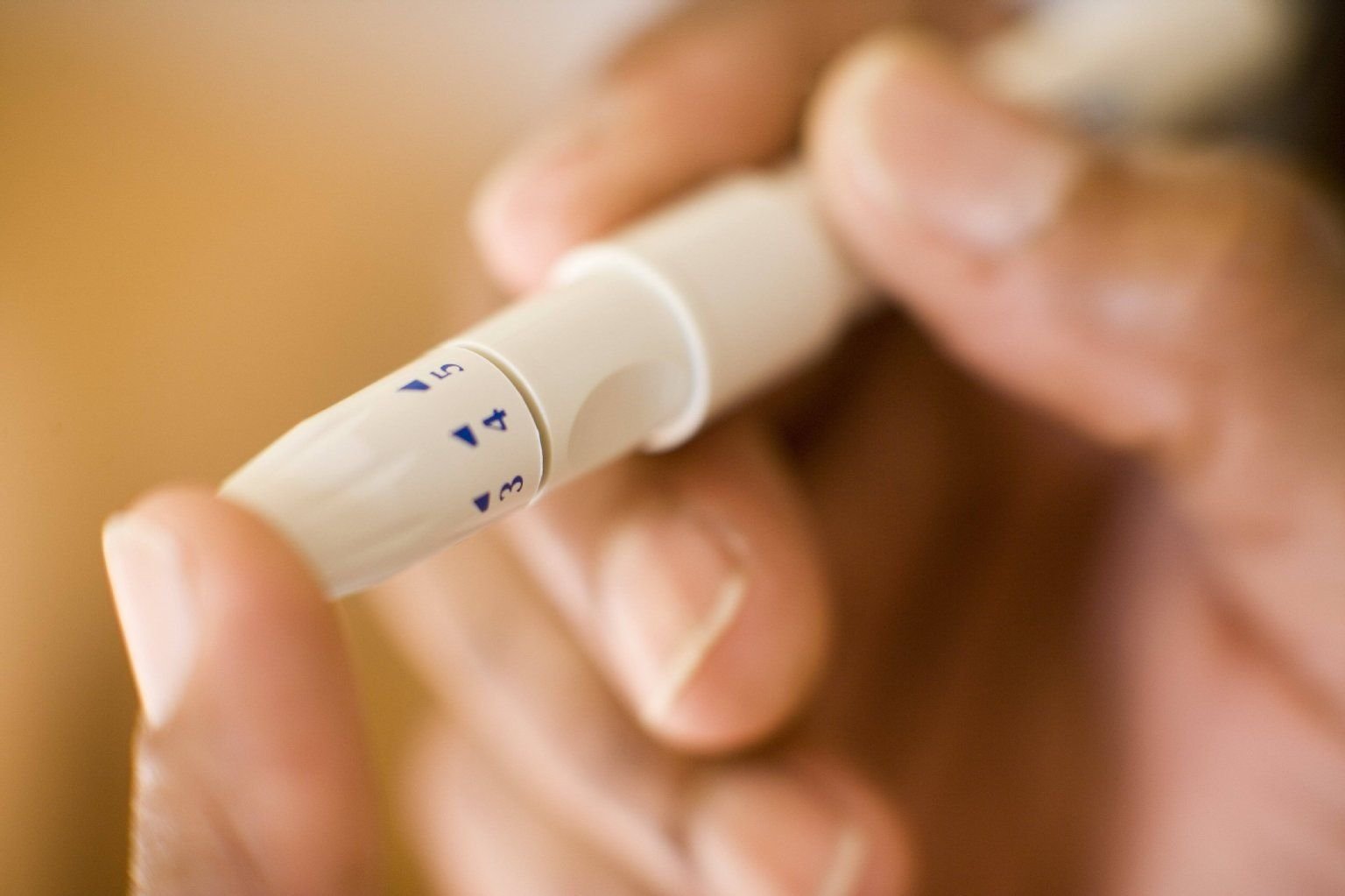 Diabetiker müssen regelmäßig ihren Blutzucker überprüfen.