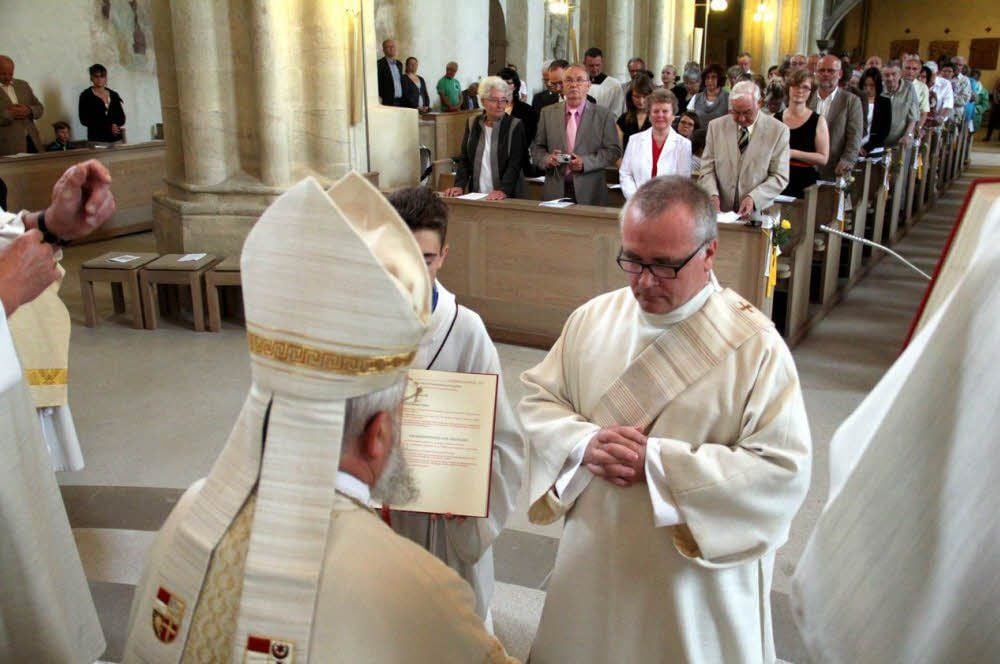 Thomas Nimpsch ist im Dom St. Peter und Paul Zeitz zum Diakon geweiht worden.