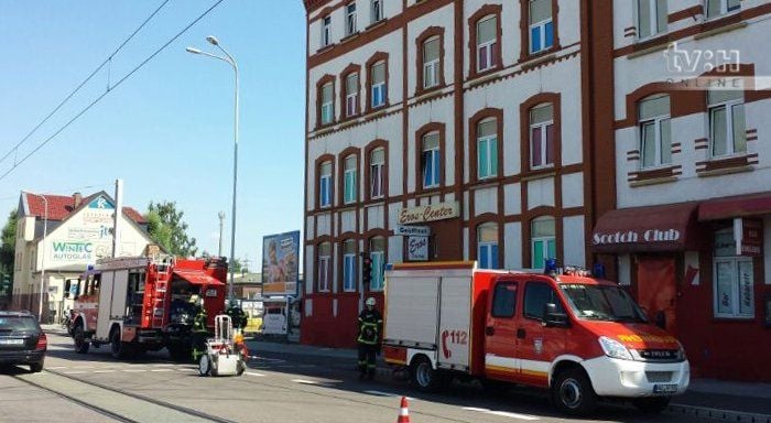 Mit mehreren Fahrzeugen rückte die Feuerwehr an.