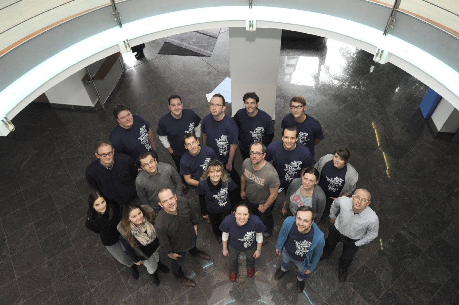 Das Team von mz-web.de am Relaunch-Tag im Foyer der Mitteldeutschen Zeitung.
