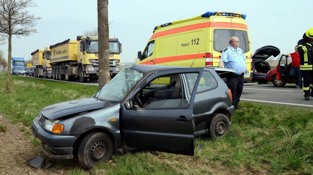 Zeitz Zeitz Schwerer Unfall auf der B 180 bei Meineweh