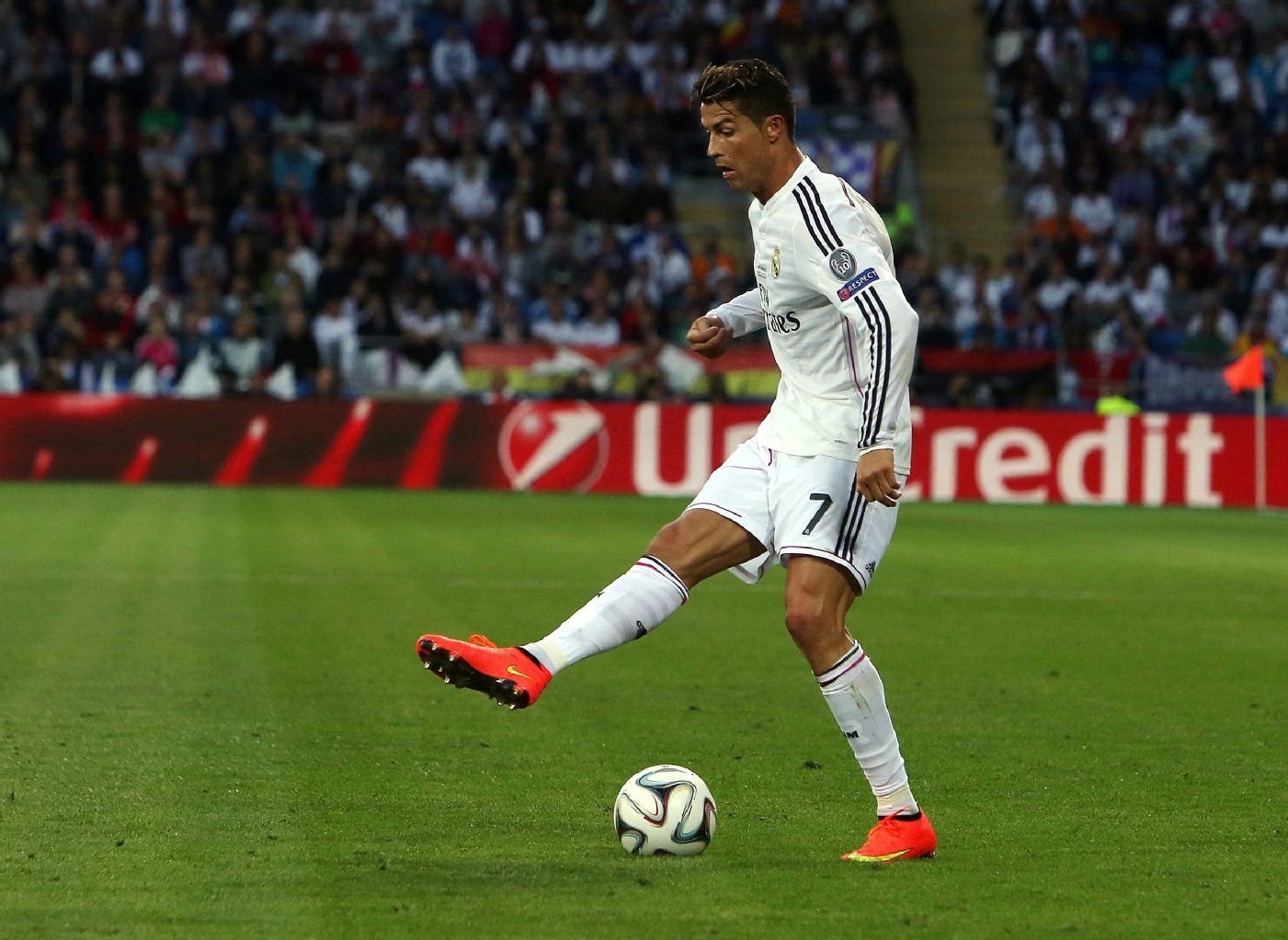 2. Cristiano Ronaldo (29 Jahre, aktiv von 2001-heute) - 69 Tore in 106 Spielen für Manchester United und Real Madrid