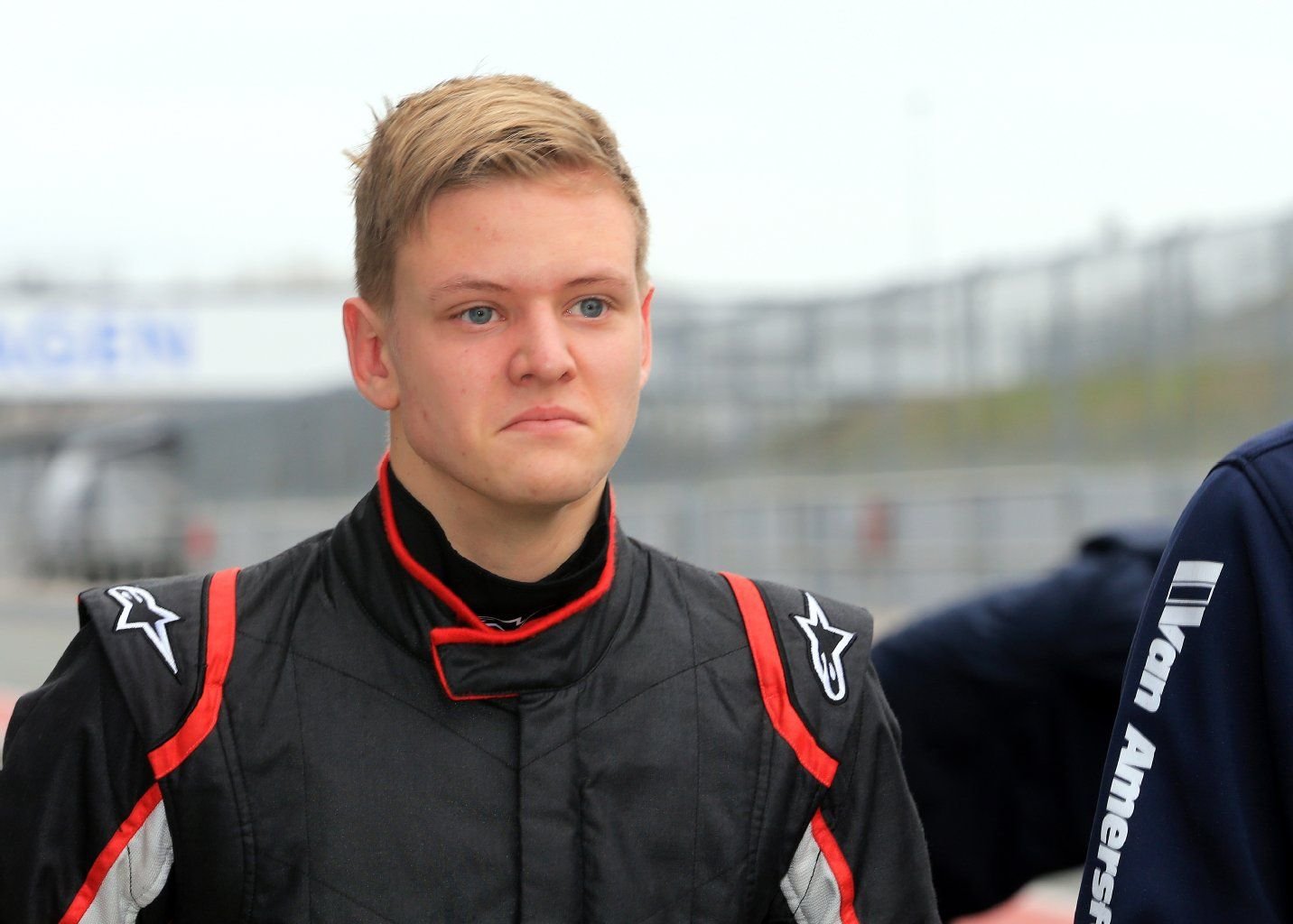 Der Rennfahrer Mick Schumacher vom niederländischen Team «Van Amersfoort Racing» in Oschersleben.