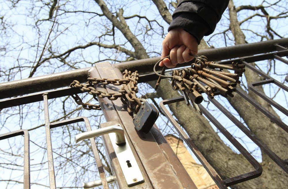 Ab März bleiben die Friedhöfe in Theißen nachts geschlossen. Damit reagiert die Kirchgemeinde auf zunehmenden Mülltourismus.
