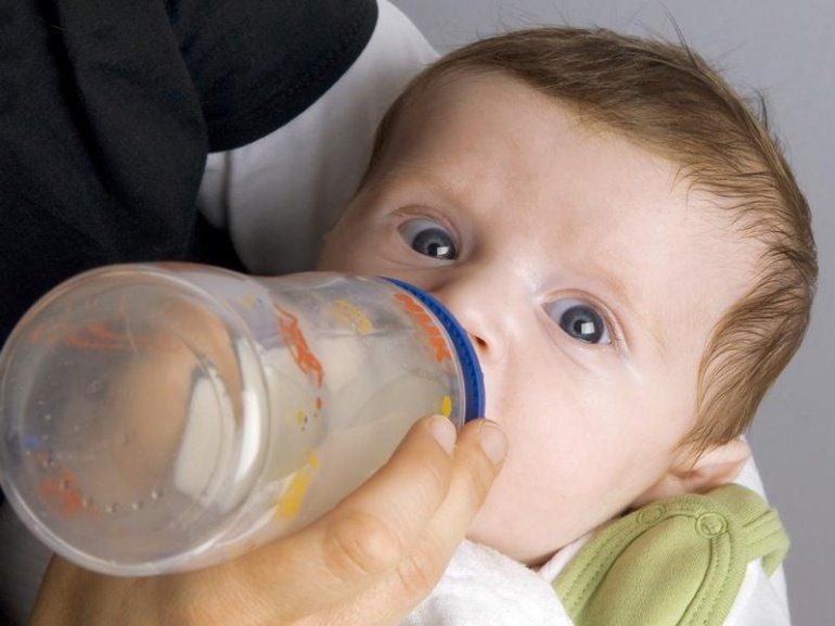 Muttermilch ist gut fürs Baby. Vor Muttermilchbörsen warnen Kinderärzte jedoch.