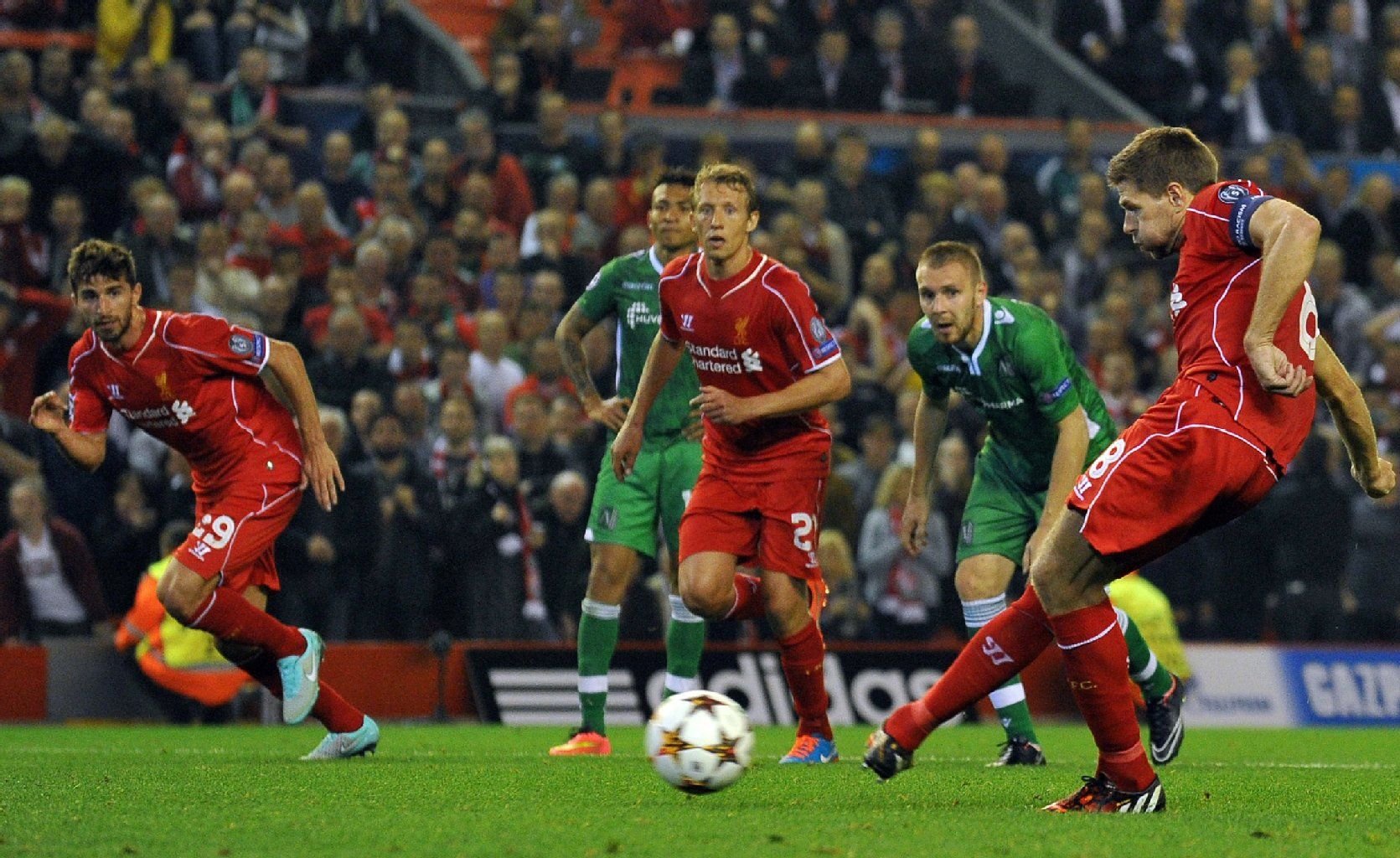 Steven Gerrard beim Elfmeter