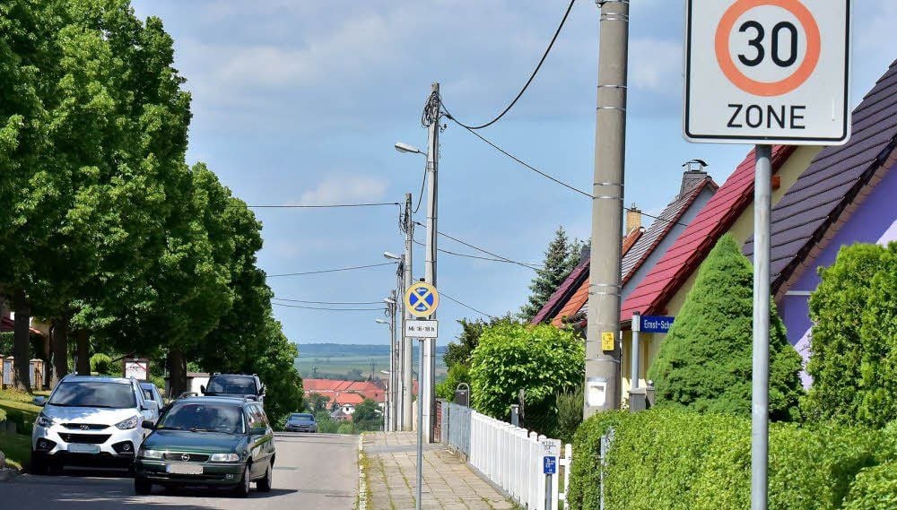 Achtung: Verkehrsschilder mit einer Tempobegrenzung gelten auch nach einer Nebenstraße weiter.