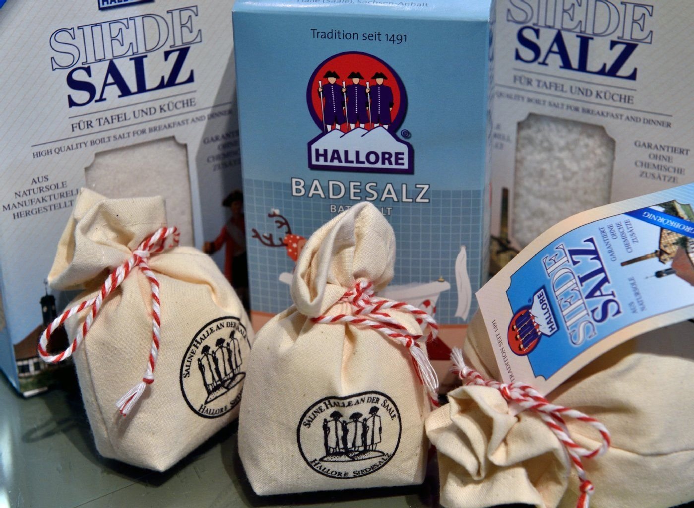 Verschiedene Salzprodukte werden im Technischen Halloren- und Salinemuseum in Halle zum Kauf angeboten. Die industrielle Salzproduktion war in Halle 1964 eingestellt worden.