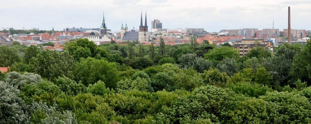Die Skyline von Halle. Mit seinen Leitlinien will Halles Oberbürgermeister Bernd Wiegand auch die Bürgernähe verbessern.